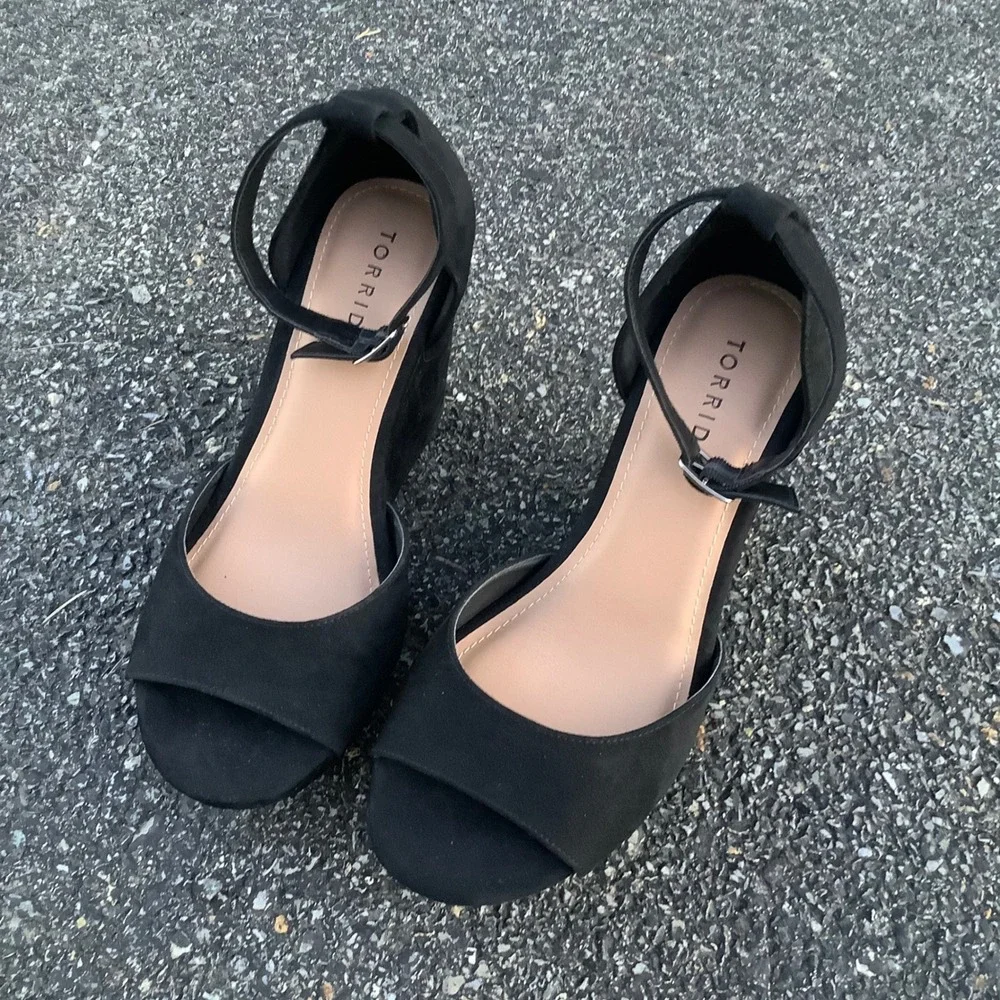 Torrid Black Faux Suede Platform Wedge Sandals Ankle Strap Wide Width 10W